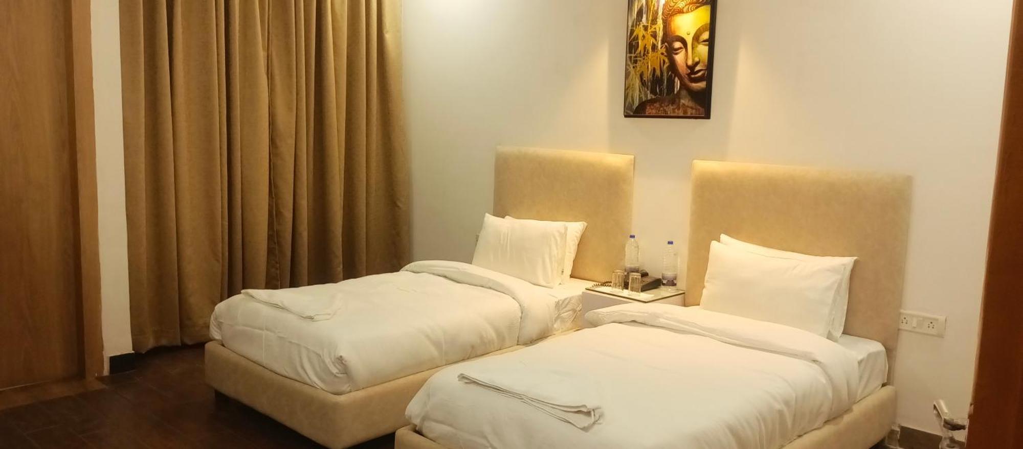 Hotel Elite Sector 45 I Gurgaon Central I Couple Friendly Exterior photo