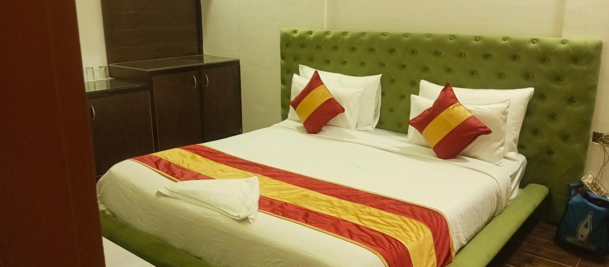 Hotel Elite Sector 45 I Gurgaon Central I Couple Friendly Exterior photo