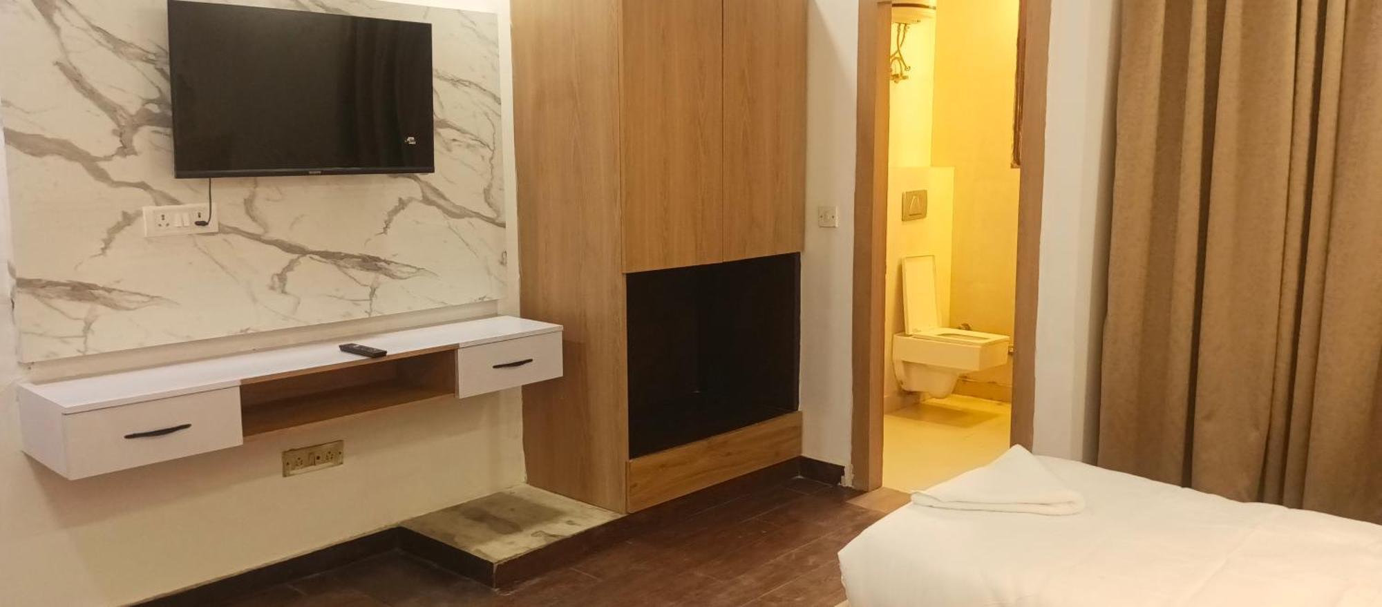 Hotel Elite Sector 45 I Gurgaon Central I Couple Friendly Exterior photo