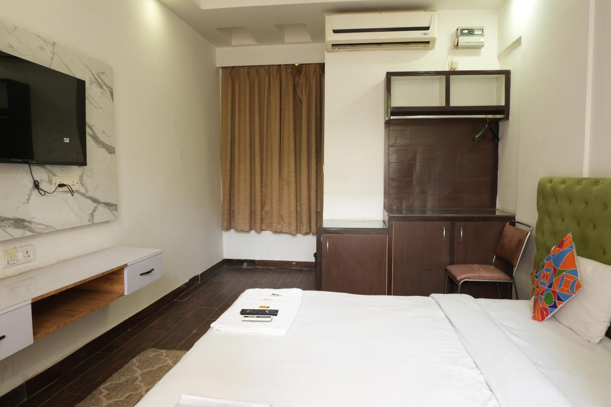 Hotel Elite Sector 45 I Gurgaon Central I Couple Friendly Exterior photo