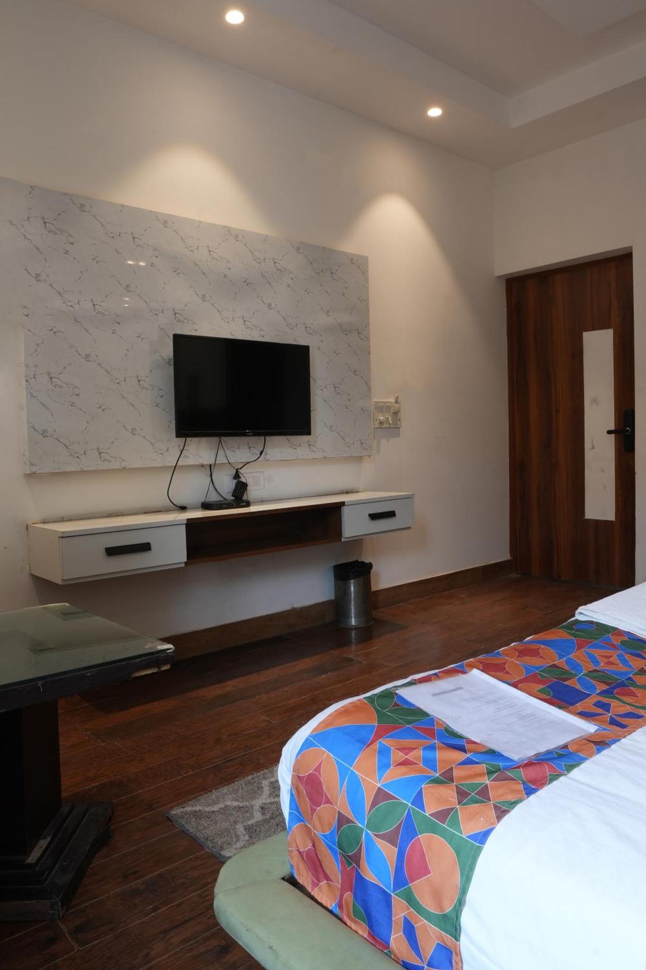 Hotel Elite Sector 45 I Gurgaon Central I Couple Friendly Exterior photo